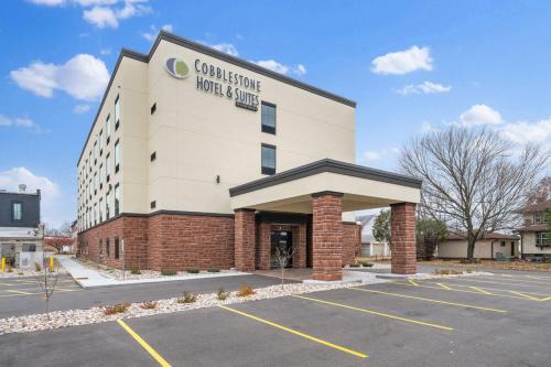 Mosinee Hotel | Cobblestone Hotel & Suites - Mosinee