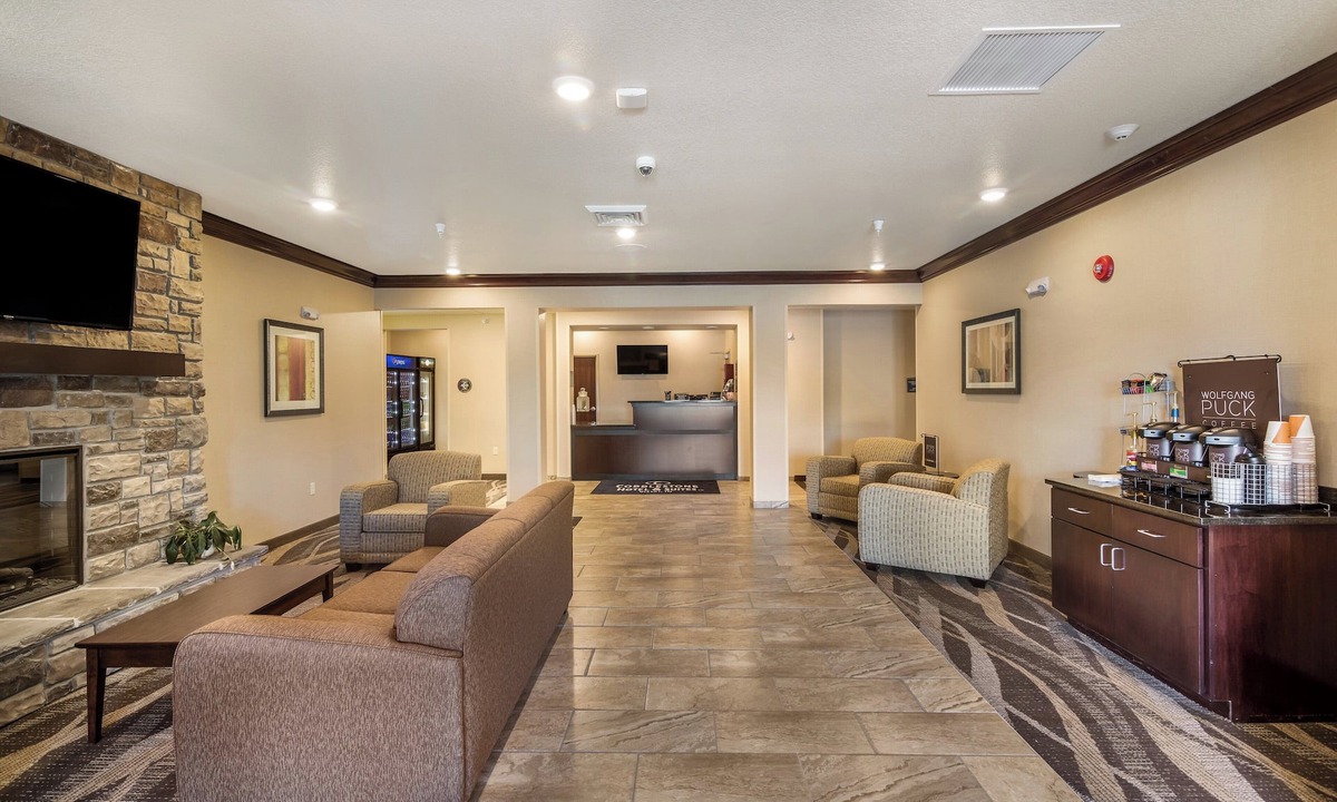 Victor Hotel | Cobblestone Hotel & Suites - Victor