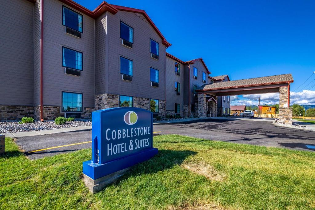 Victor Hotel | Cobblestone Hotel & Suites - Victor