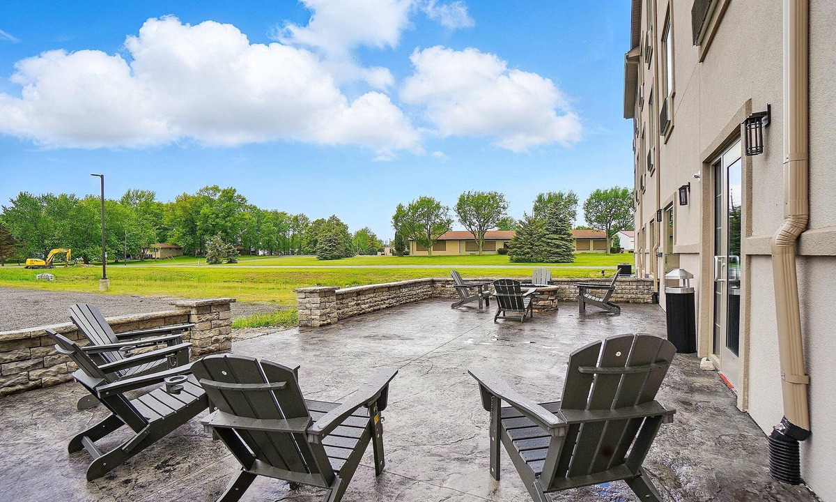 Russells Point Hotel | Cobblestone Hotel & Suites-RussellsPoint