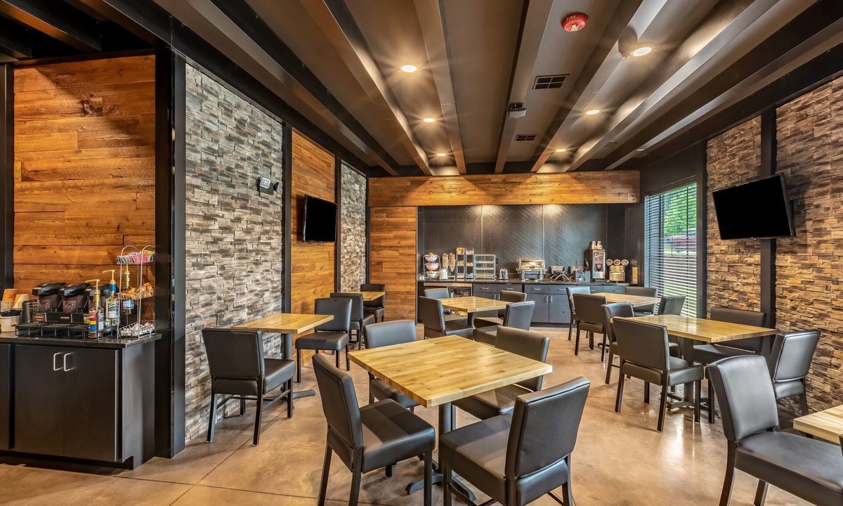 Fairfield Bay Hotel | Cobblestone Inn & Suites - Fairfield Bay