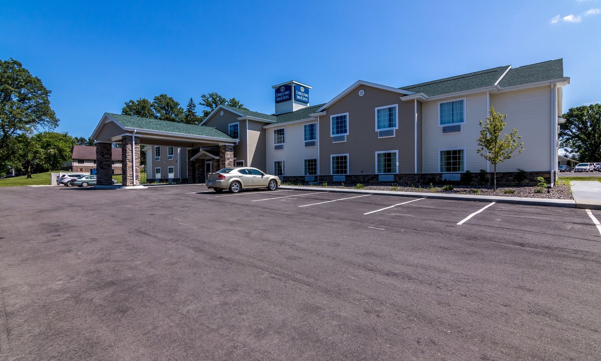 Barron Hotel | Cobblestone Inn & Suites - Barron