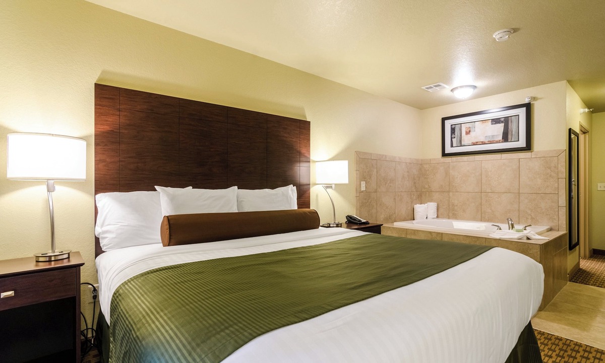 Cambridge Hotel | Cobblestone Inn & Suites - Cambridge