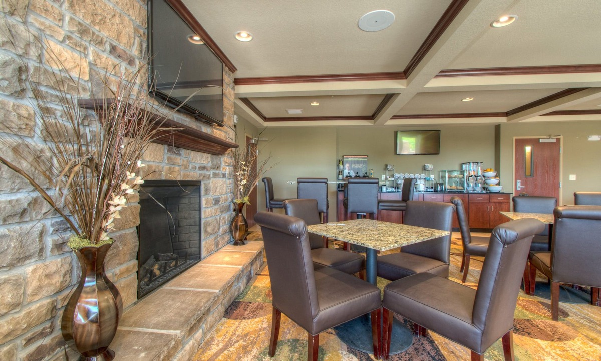 Holyoke Hotel | Cobblestone Inn & Suites - Holyoke