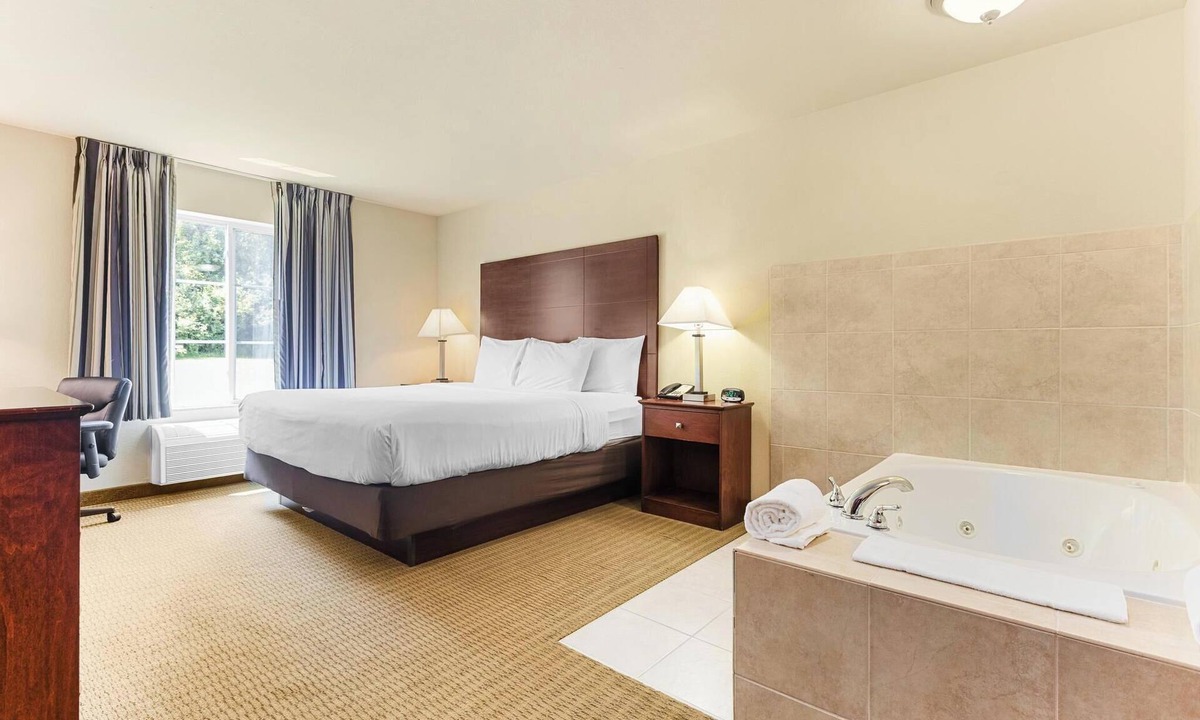 Bloomfield Hotel | Cobblestone Inn & Suites - Bloomfield
