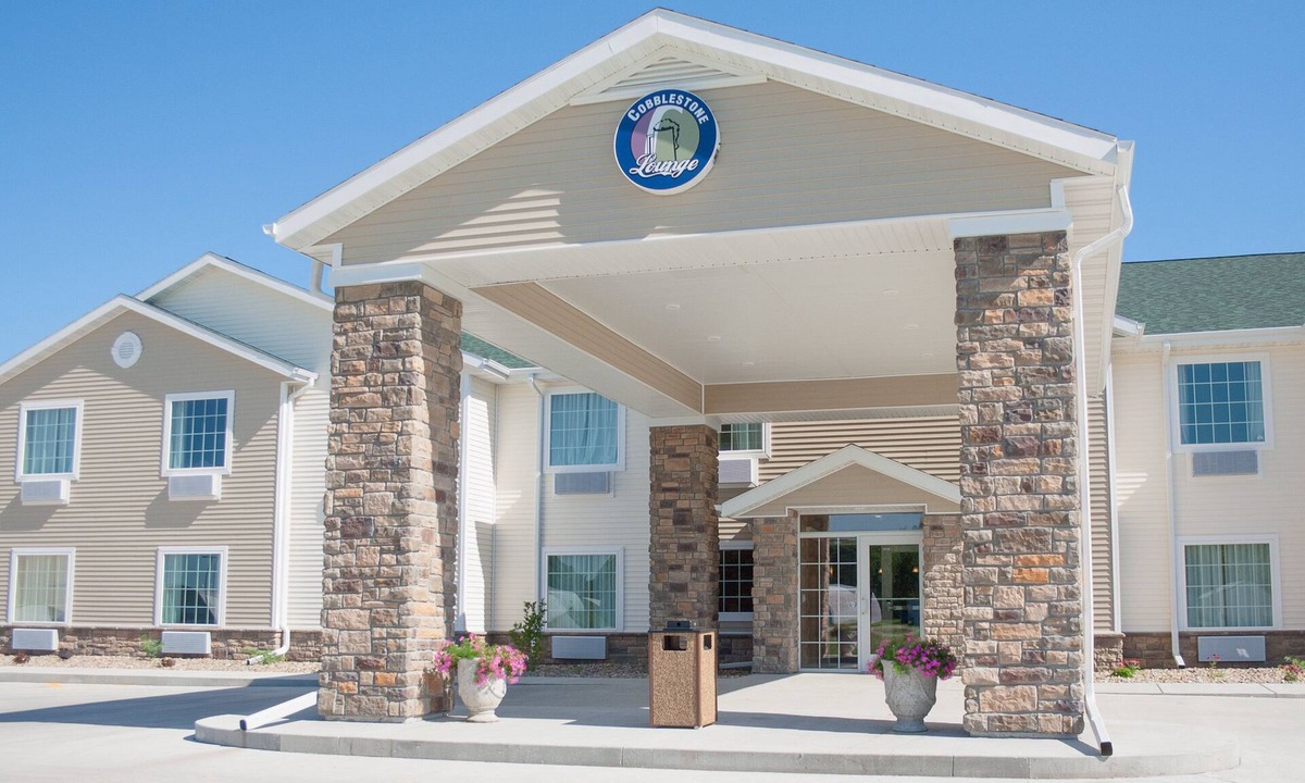 Winterset Hotel | Cobblestone Inn & Suites - Winterset, IA
