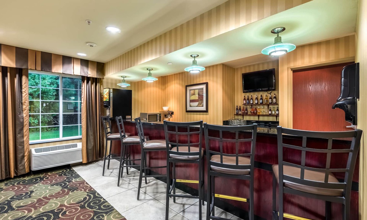 Vinton Hotel | Cobblestone Inn & Suites - Vinton
