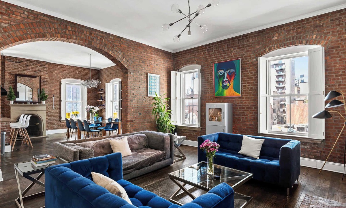 Ukrainian Village Apartment | Cobblestone Manor by Rove Travel | PH w/Outdoor Spaces