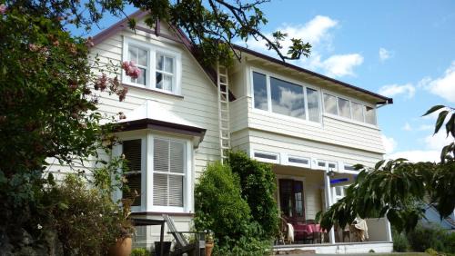 Bluff Hill Bed & Breakfast | Cobden Garden