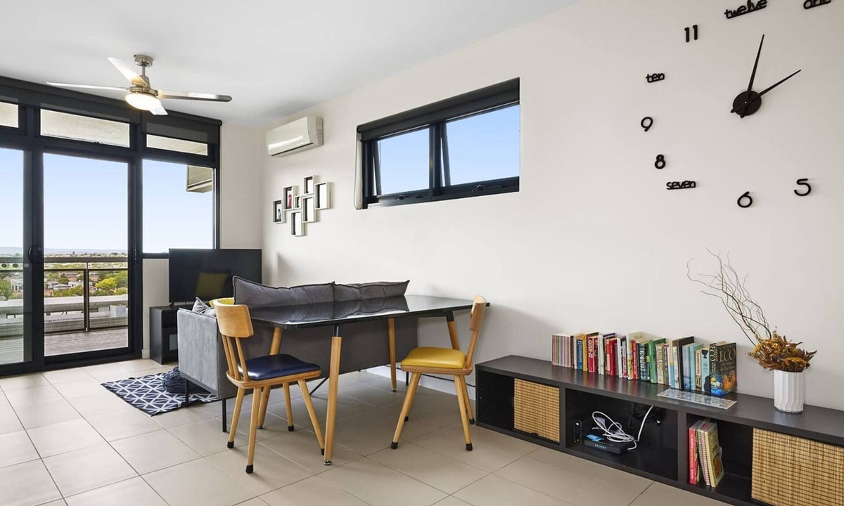Coburg Apartment | Coburg Loft - Modern 1 Bed Apartment