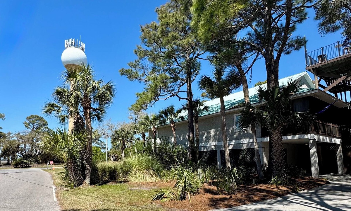 Saint Helena Island House | Cocktail pool, hot tub, game room, sleeps 31, short walk to Beach, cards avail!
