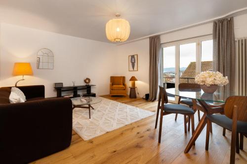 Horgen District Apartment | Cocoa Suite Kilchberg - 80 qm, 2 Schlafzimmer, Balkon mit Seeblick & kostenloser Parkplatz
