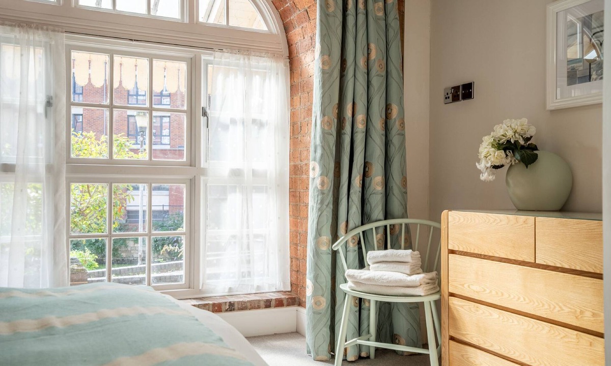 York Apartment | Cocoa Suites 8 - A couples retreat