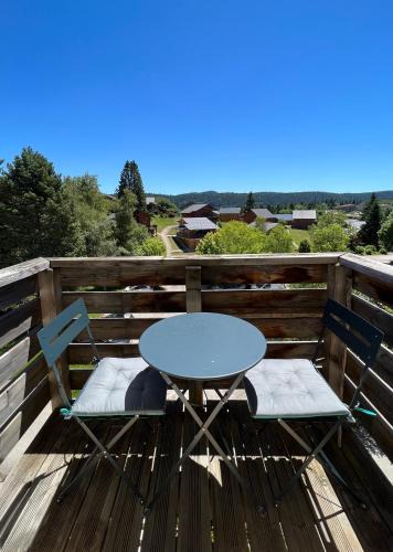 Saint-Laurent-en-Grandvaux Apartment | Cocon jurassien 4 pers Piscine Nature & Ski