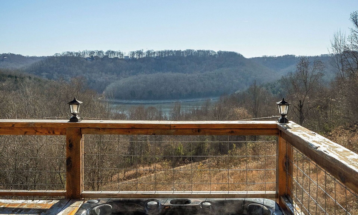 Smithville Cabin | Coconut Ridge Over Looking Center Hill