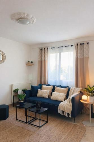 Le Blanc-Mesnil Apartment | Cocoon & Bright with Bird Song