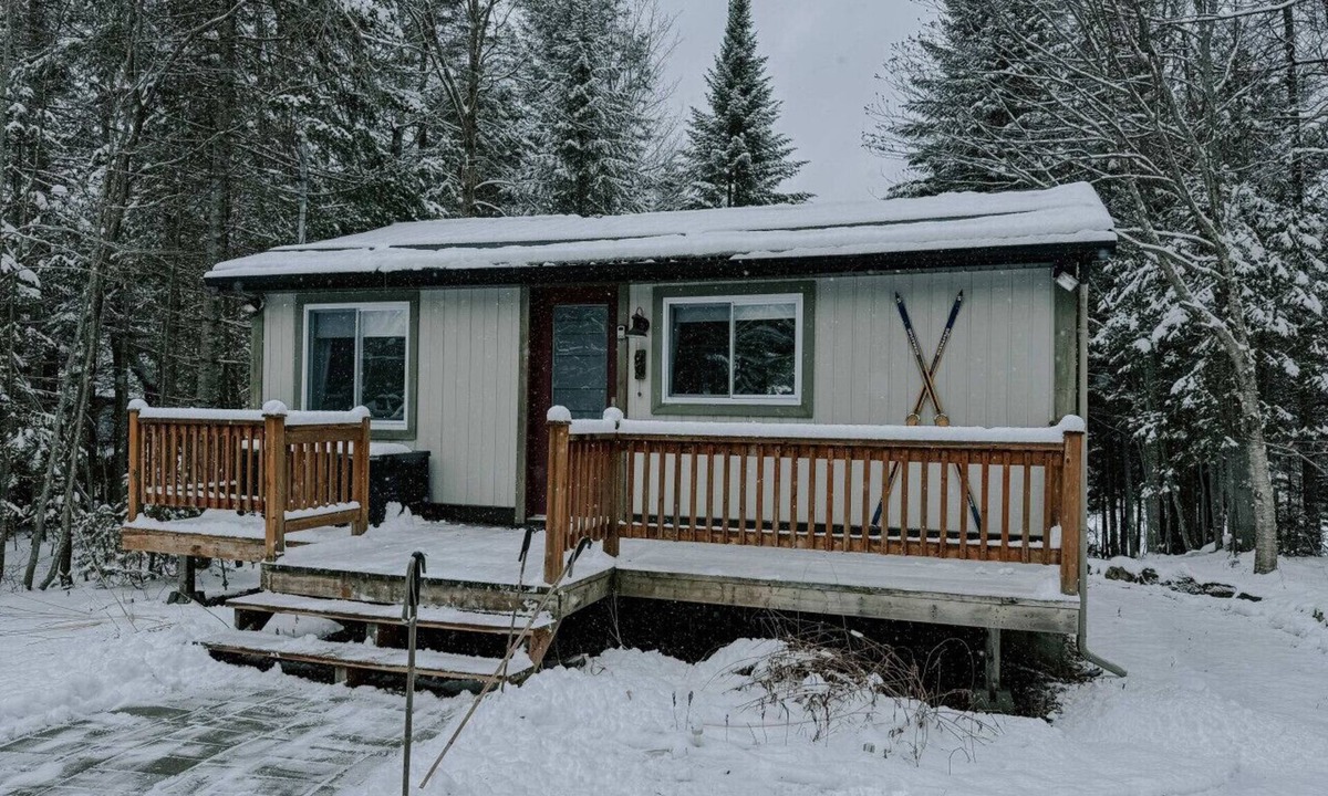 St-Adolphe-d'Howard Cabin | Cocoon des montagnes - Spa privé et bord de l`eau