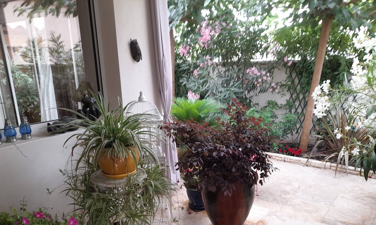 Jonquieres-Saint-Vincent House | Cocooning house, completely renovated