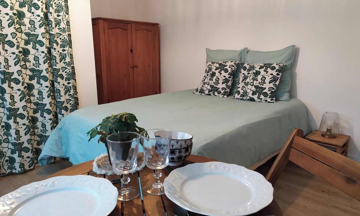 Noyant-la-Plaine Apartment | *Cocoon stay at the soap factory