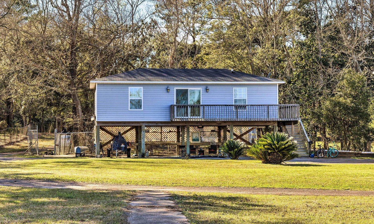 Theodore Apartment | Coden Vacation Rental w/Bay Access!