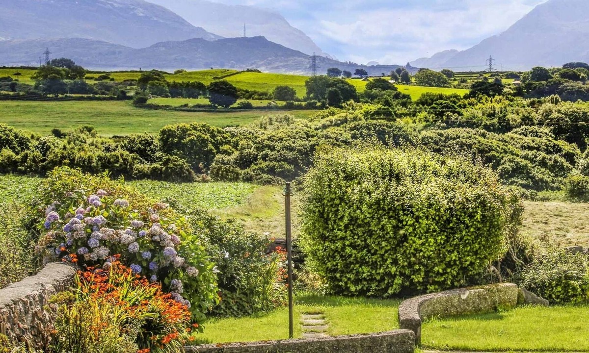 Brynrefail House | Coed Bolyn Lodge