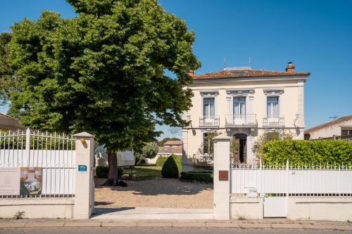 Magalas House | Coeur Cristal - Maison de maître & Ecolodge avec piscine et jardin