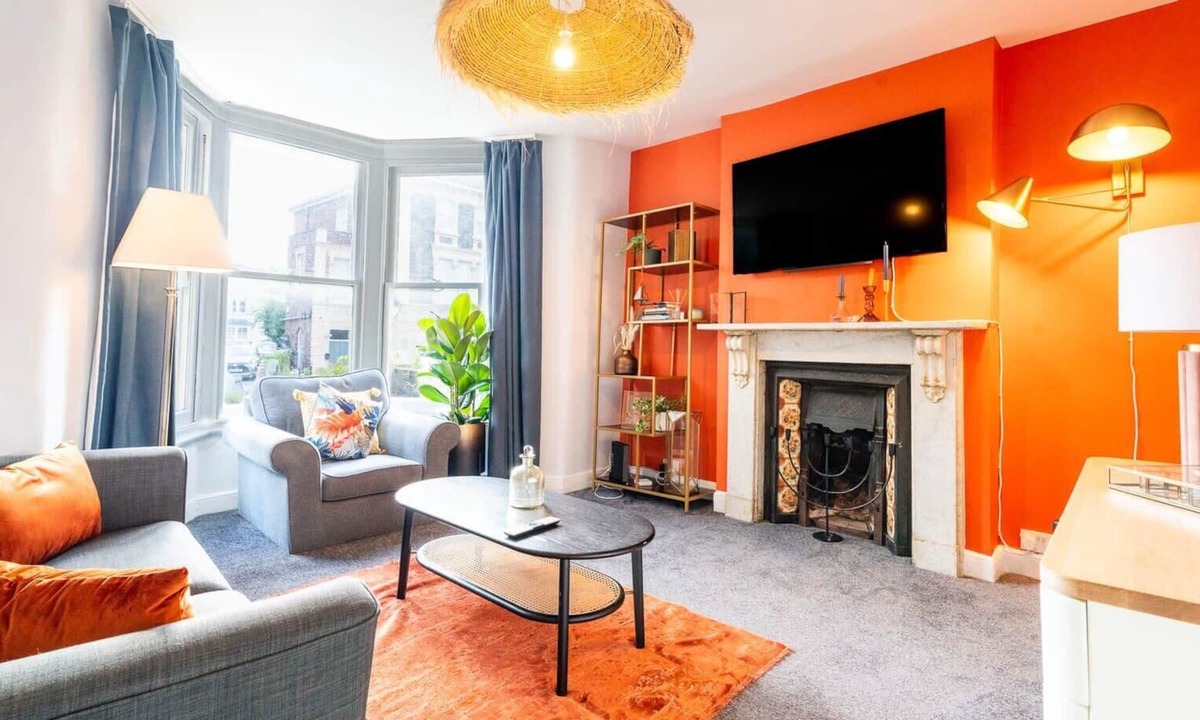 Clifton House | Cohost Partners | 4BR/2BA | Free Parking | WiFi