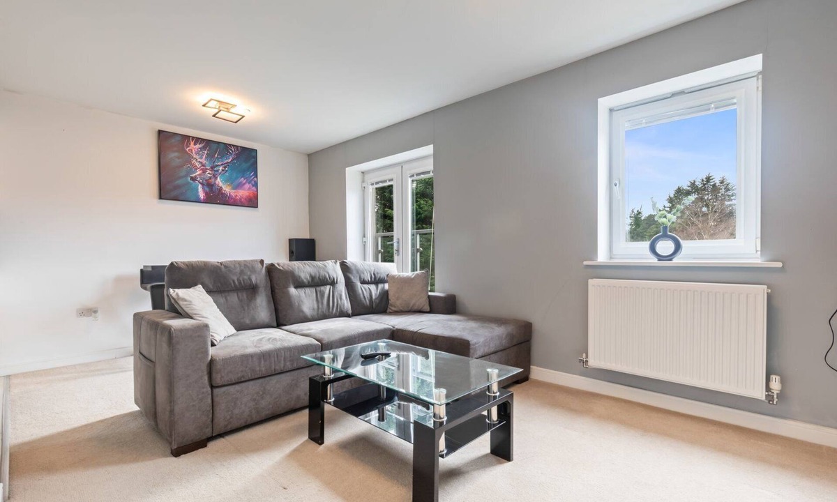 Sutton Coldfield Apartment | Cohost Partners Charming 2BR in Four Oaks