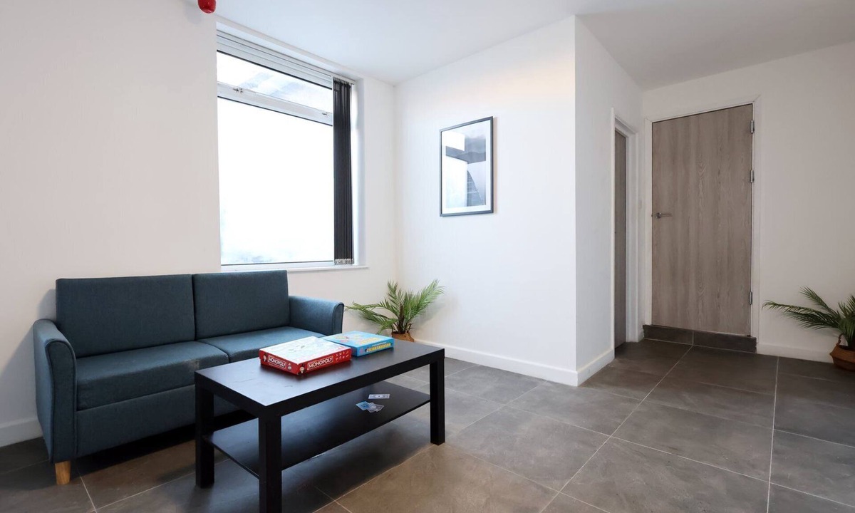 Penylan Apartment | Cohost Partners | Smart TV | 5 Min City | Parking