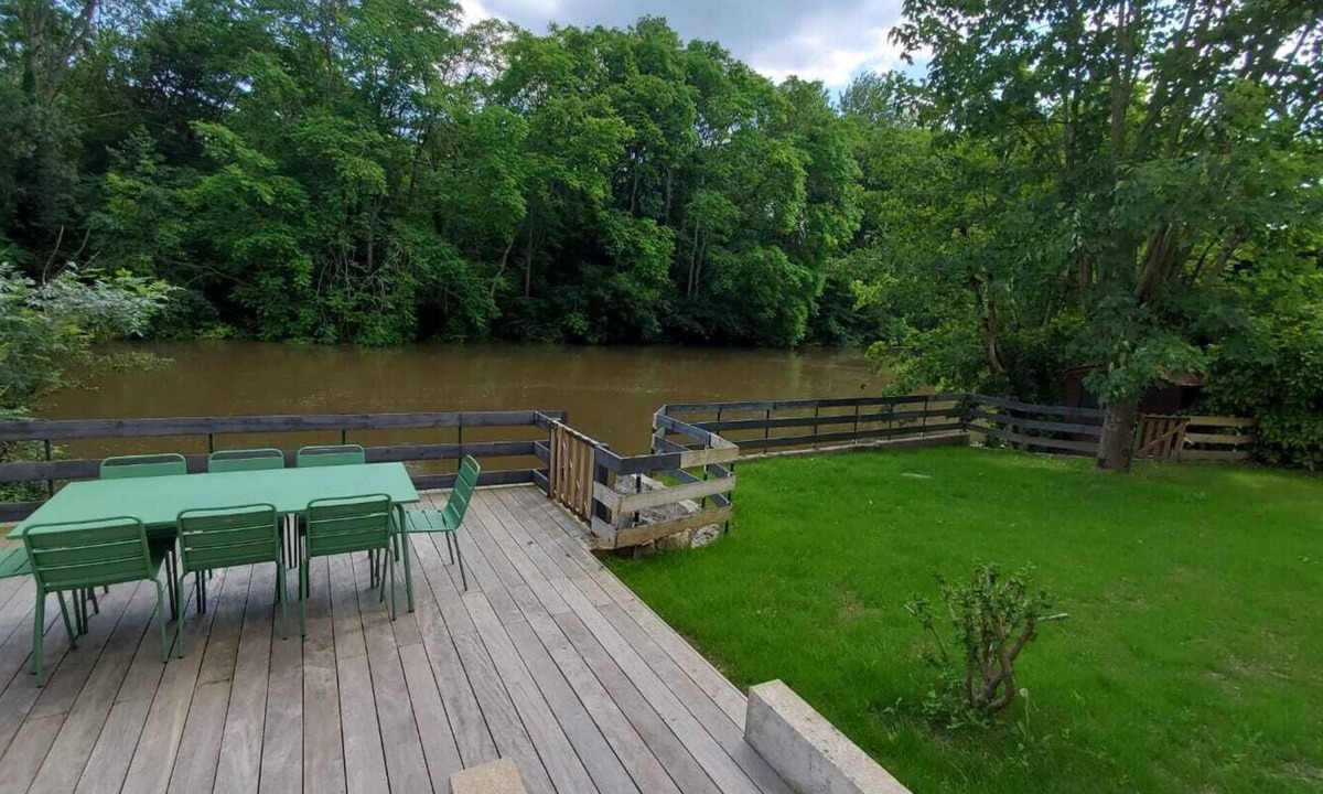 Montigny-sur-Loing House | Coin de Paradis Entièrement Rénovée en Bord de Rivière et ses 20 Mètres de Berge