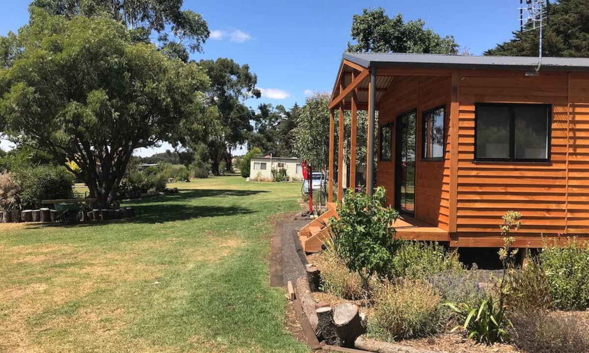 Colac West Hotel | Colac Otway Caravan & Cabin Park