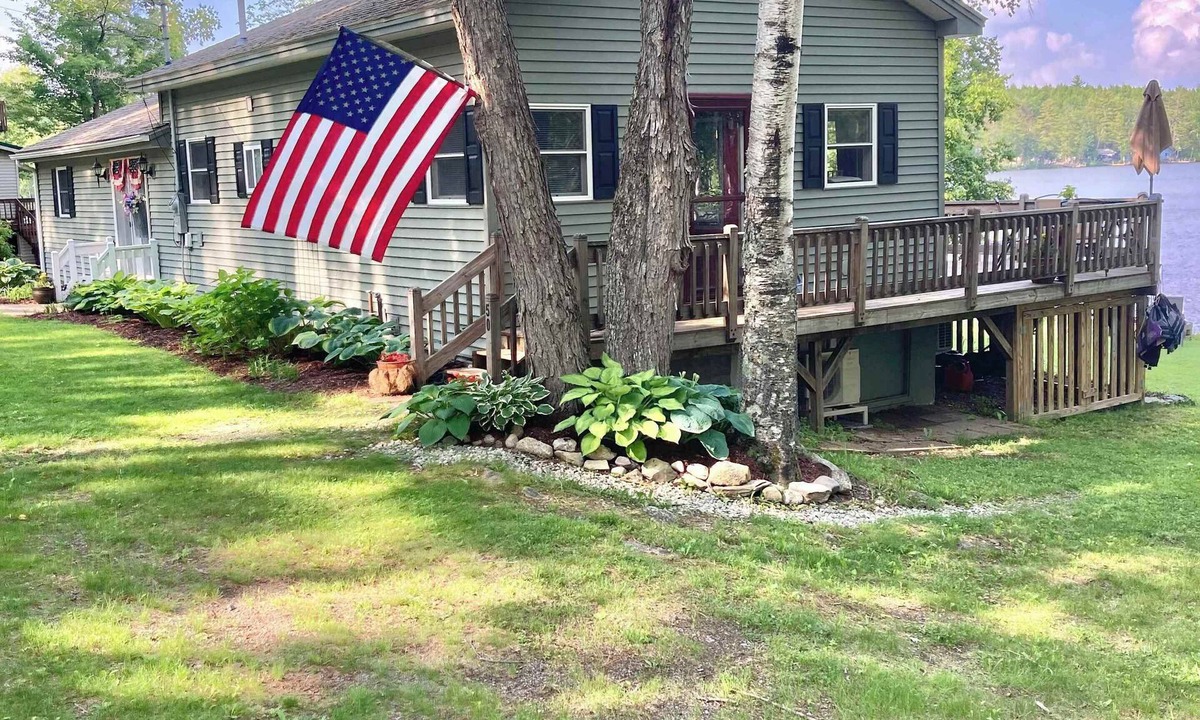 Lincoln House | Cold Stream Cottage: A Serene Lakeside Escape
