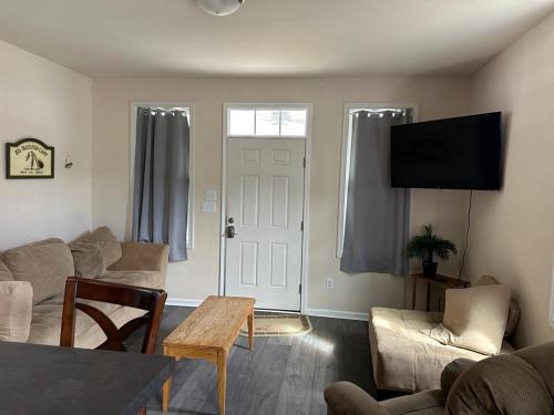 Hague House | Coles Point Marina and Campground