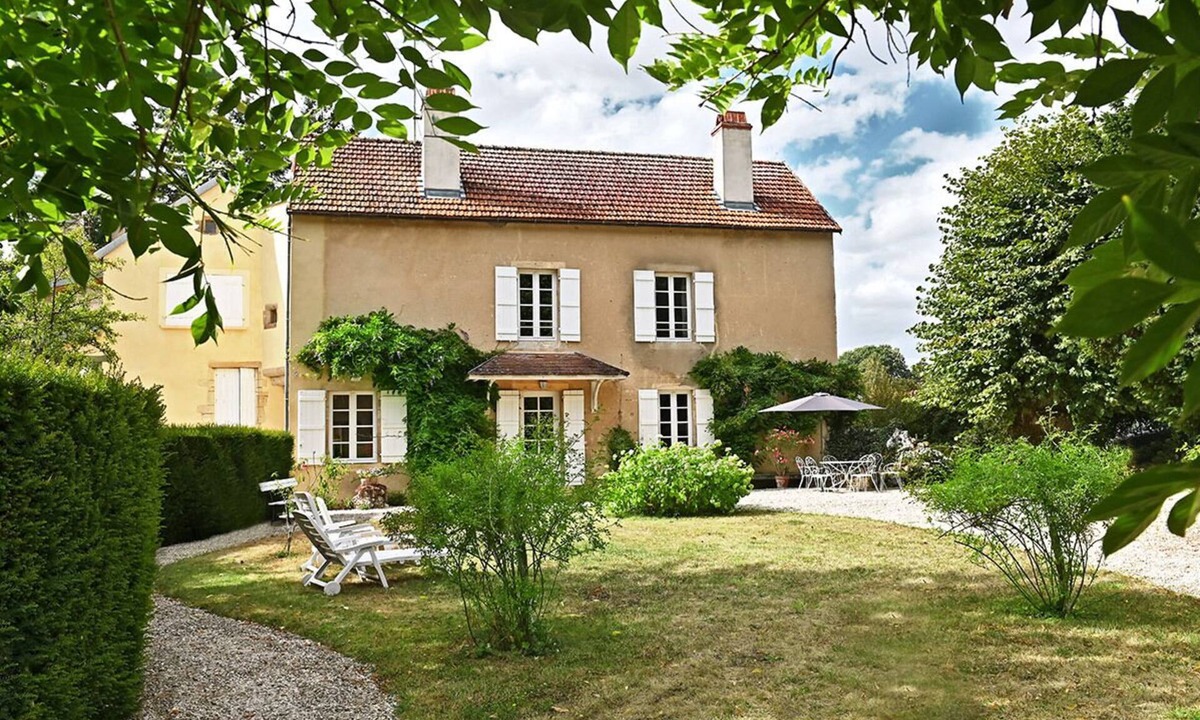 Commarin House | Colette's house (sleeps 8)