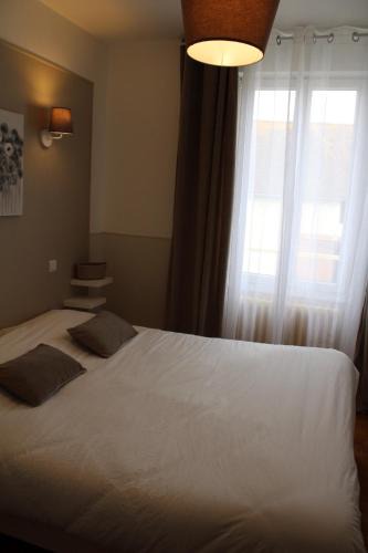 Dange-Saint-Romain Hotel | Coliwork Le Saint Romain