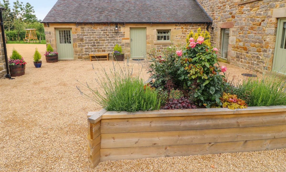 Longnor House | COLLECTING YARD, pet friendly, with open fire in Longnor