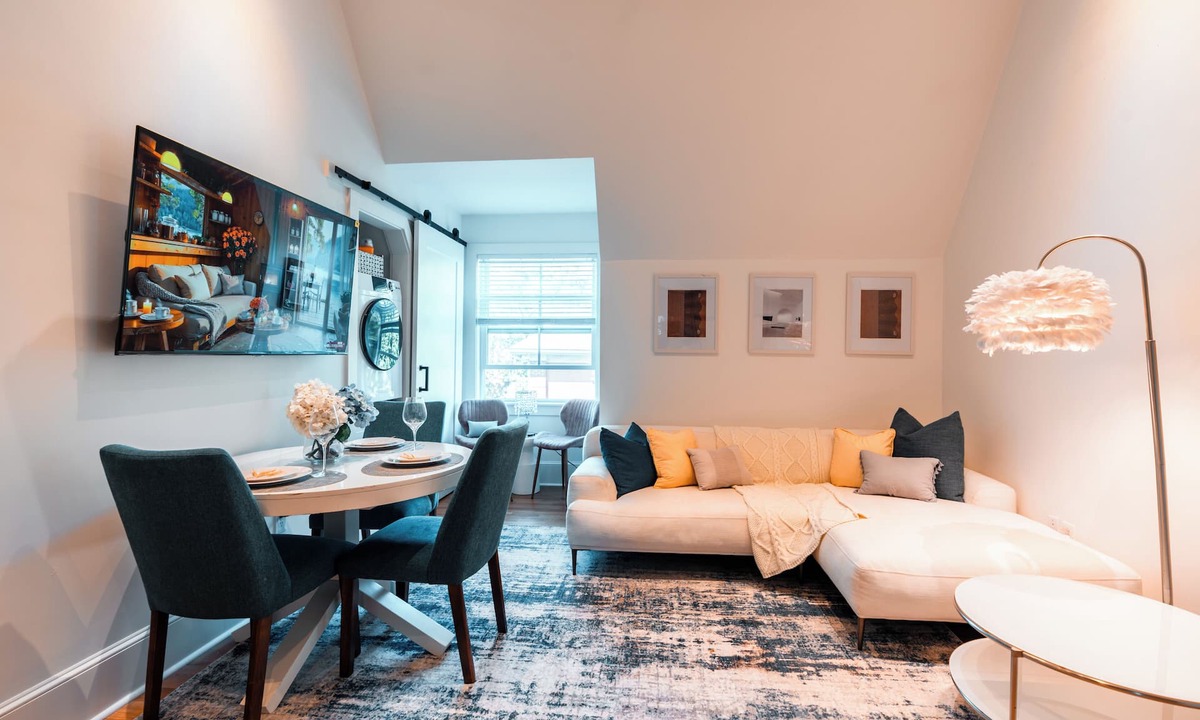 Wayland Apartment | College Hill 2BR Walk to Brown/RISD Free Parking