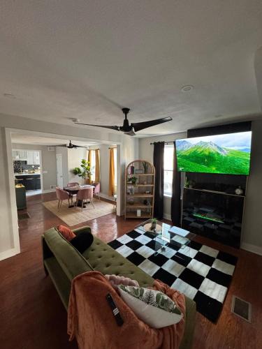 Collingdale House | Collingdale Home - Near Philly!