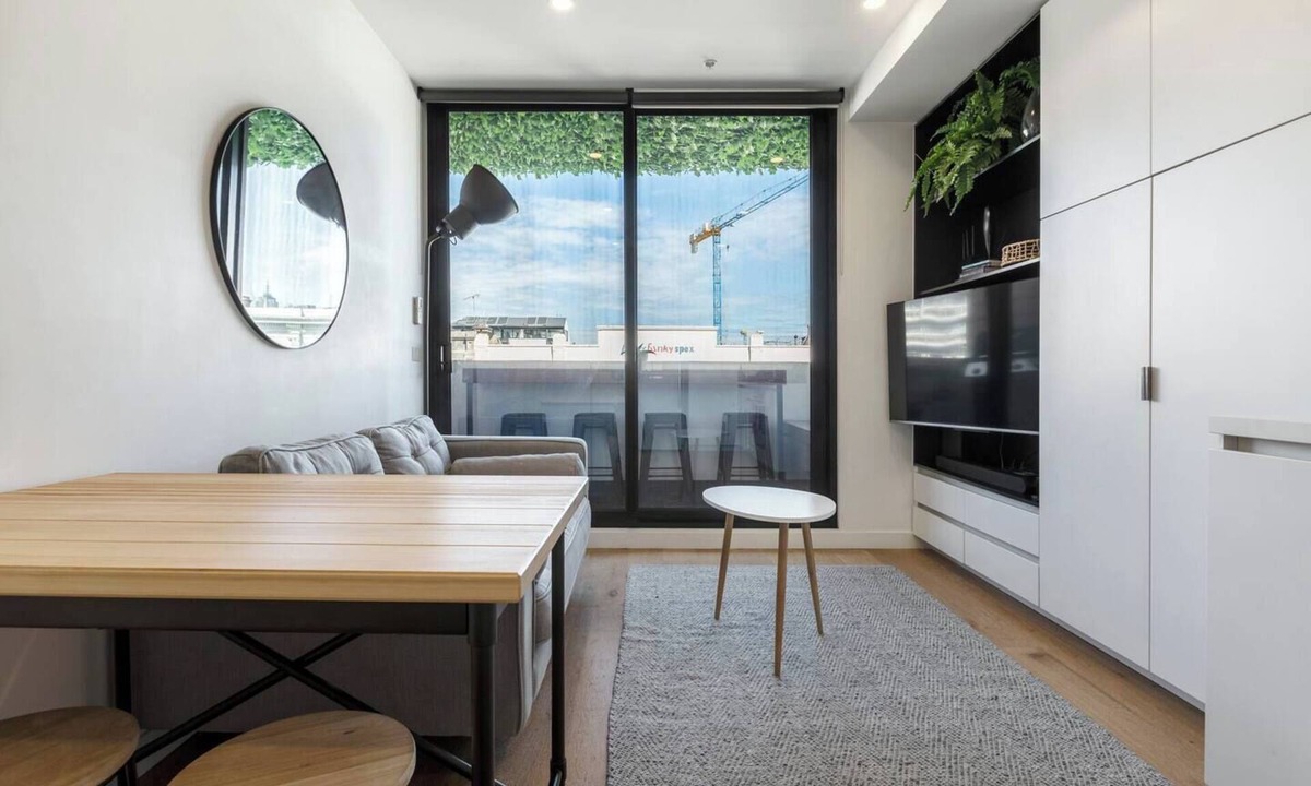 Collingwood North Apartment | Collingwood Charm Centrally Located with Balcony