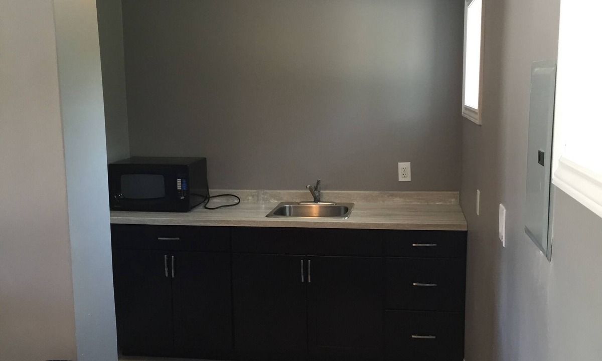 Clearview Township Hotel | Collingwood Motel