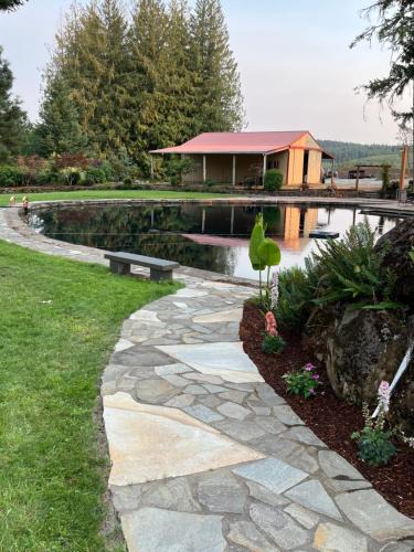 Molalla Cabin | Collins Pond and Lodge