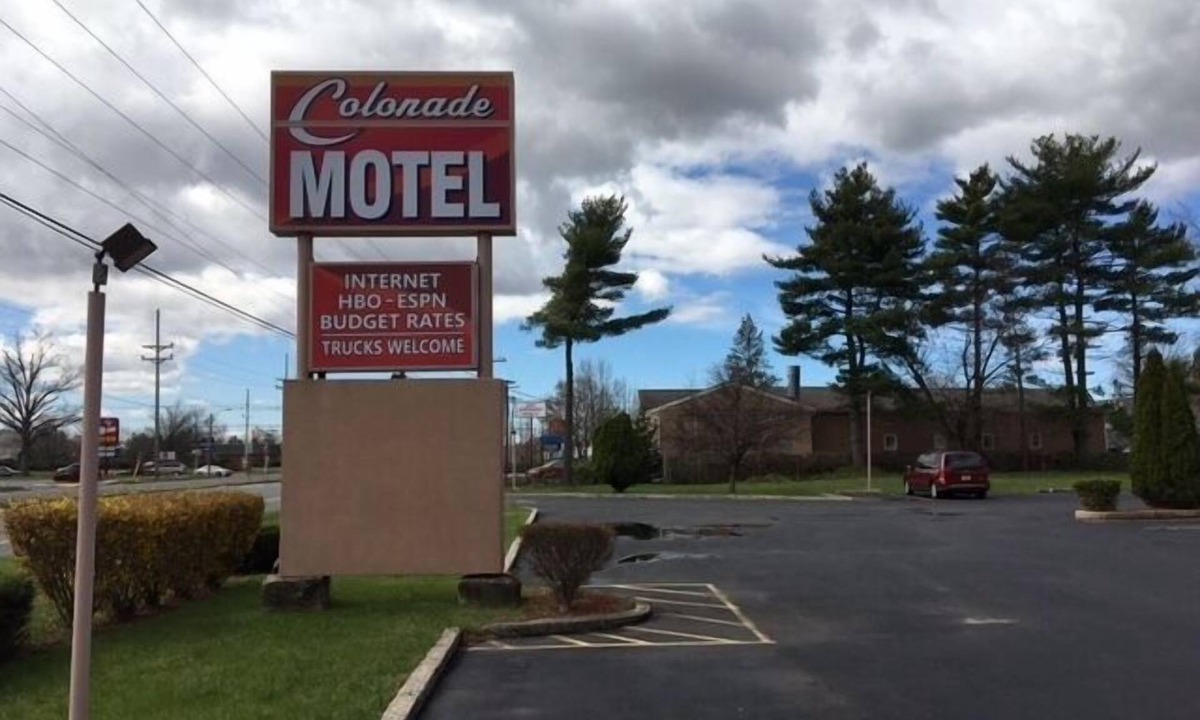 East Windsor Hotel | Colonade Motel