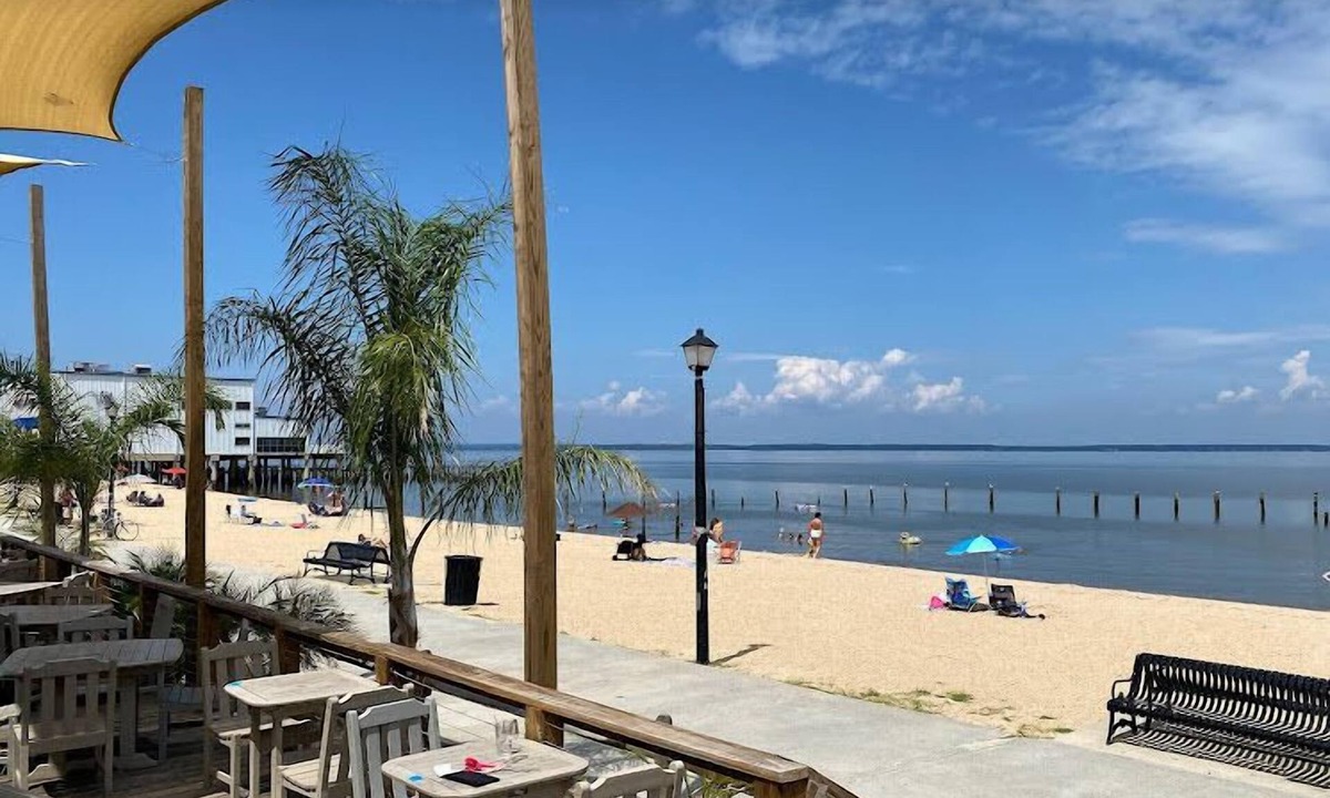 Colonial Beach Bed & Breakfast | Colonial Beach Plaza Bed & Breakfast