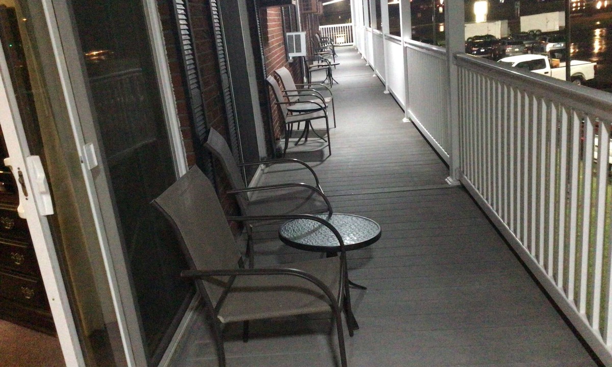 Morton Hotel | Colonial Brick Inn & Suites