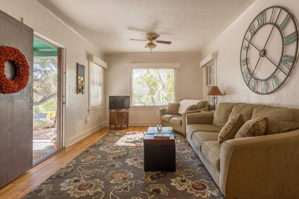 Atascadero House | Colonial Cottage Getaway