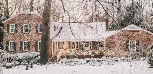 Williamsburg Bed & Breakfast | Colonial Gardens B & B