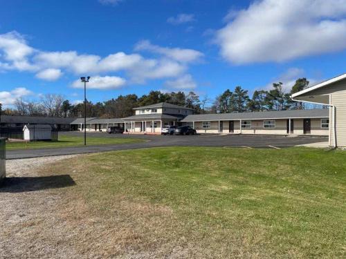 Balderson Hotel | Colonial House Motor Inn