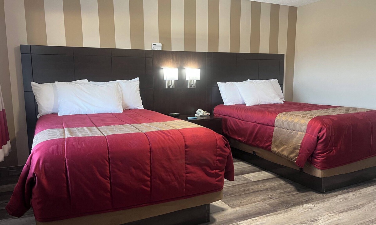 Balderson Hotel | Colonial House Motor Inn