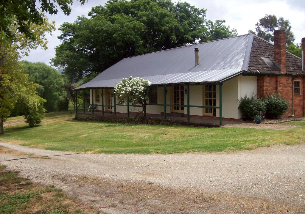 Allans Flat Hotel | Colonial Inn Guest Rooms