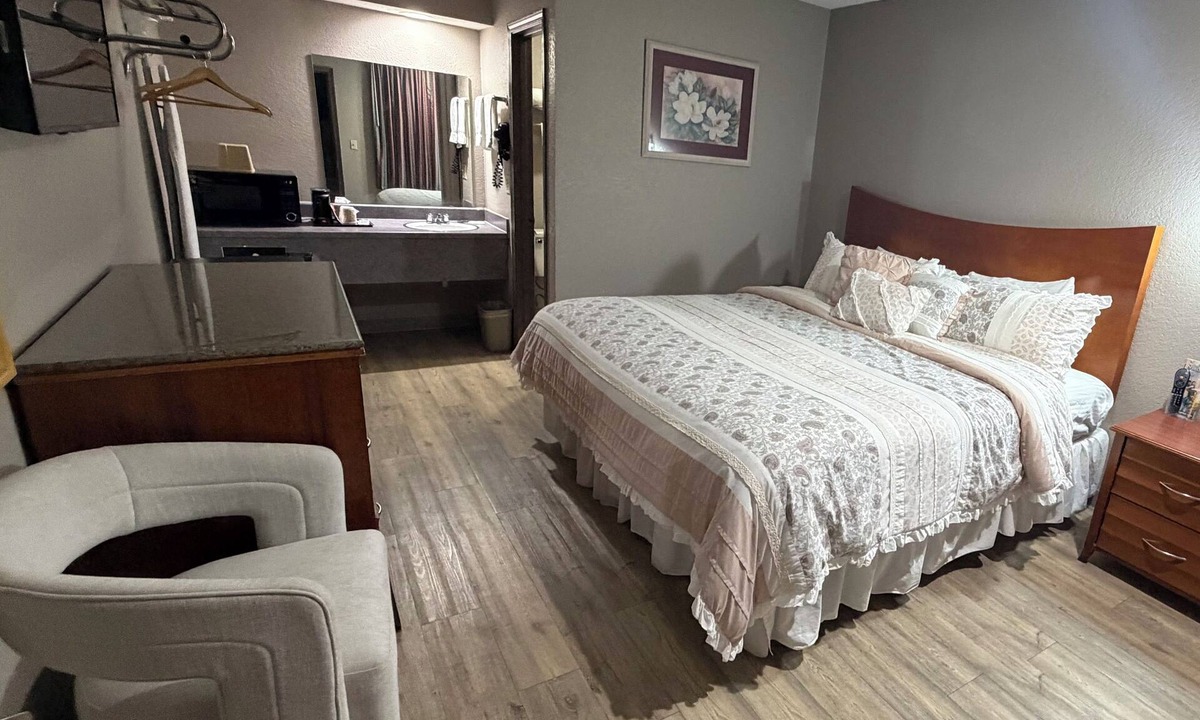 Shawnee Hotel | Colonial Inn